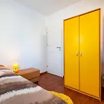 Five-bedroom In Novigrad Prázdninový dům *