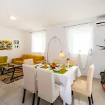 Five-bedroom In Novigrad