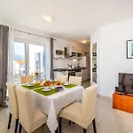 Five-bedroom In Novigrad