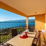 Five-bedroom In Novigrad