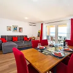 Five-bedroom In Novigrad Prázdninový dům