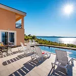 Five-bedroom In Novigrad * Novigrad (Dalmatia)
