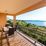 Five-bedroom In Novigrad Prázdninový dům *