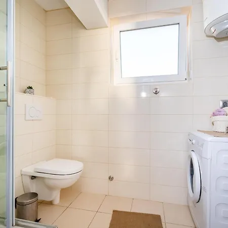 Сasa de vacaciones Stunning In Novigrad With House Sea View *