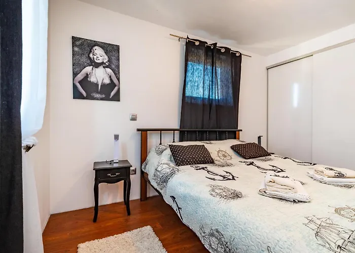 Дом отдыха Five-bedroom In Novigrad *