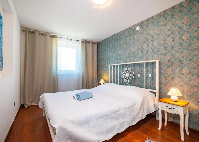 Дом отдыха Five-bedroom In Novigrad