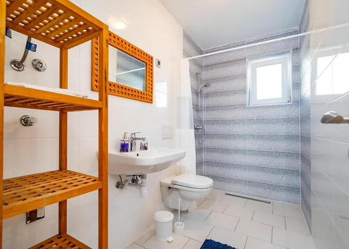 Five-bedroom In Novigrad Новиград-Далмация