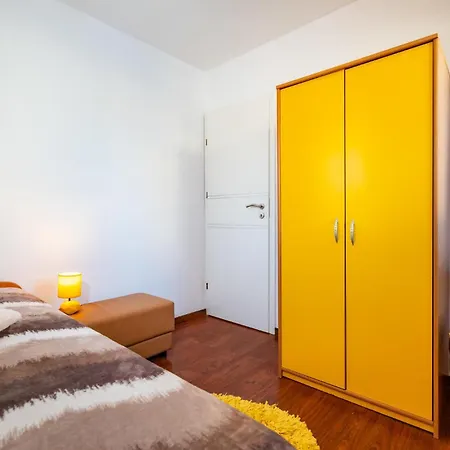 Five-bedroom In Novigrad Ferienhaus *