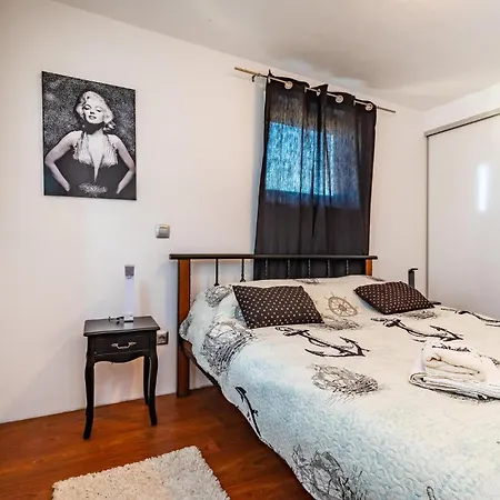 Vakantiehuis Five-bedroom In Novigrad *