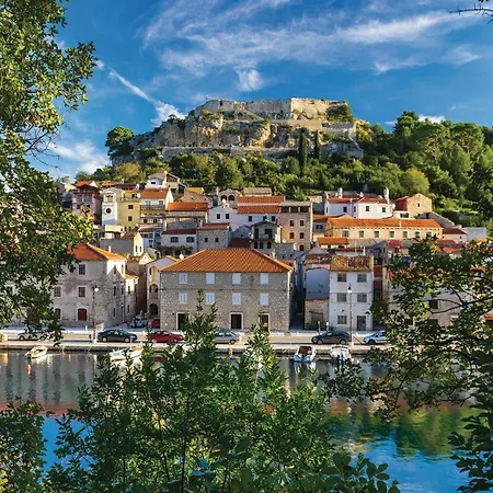 Five-bedroom In Novigrad Дом отдыха