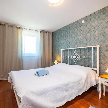 Holiday home Stunning In Novigrad With House Sea View