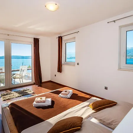 Five-bedroom In Novigrad