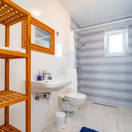 Five-bedroom In Novigrad Novigrad (Dalmatia)