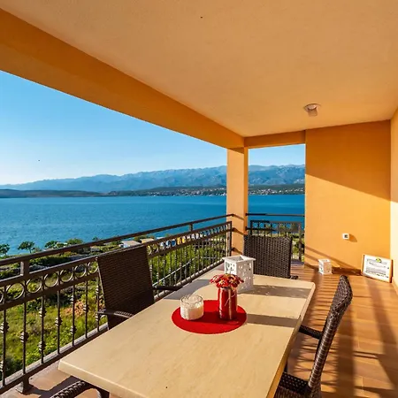 Five-bedroom In Novigrad