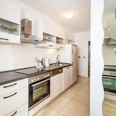 Vakantiehuis Five-bedroom In Novigrad *