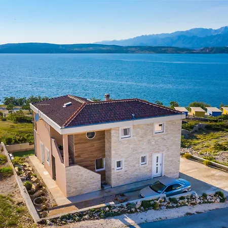 Five-bedroom In Novigrad *