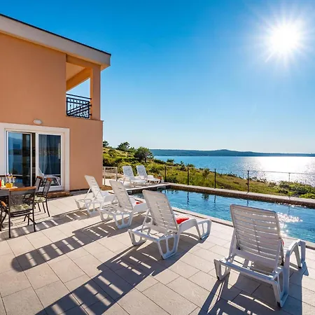 Five-bedroom In Novigrad * Novigrad (Dalmatia)