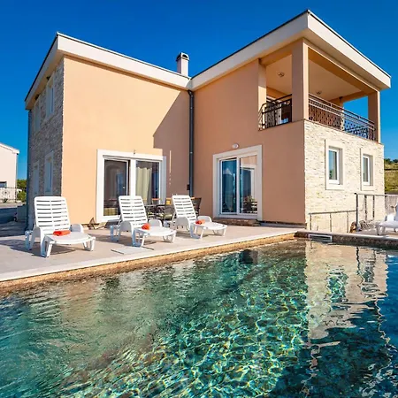 Five-bedroom In Novigrad Дом отдыха