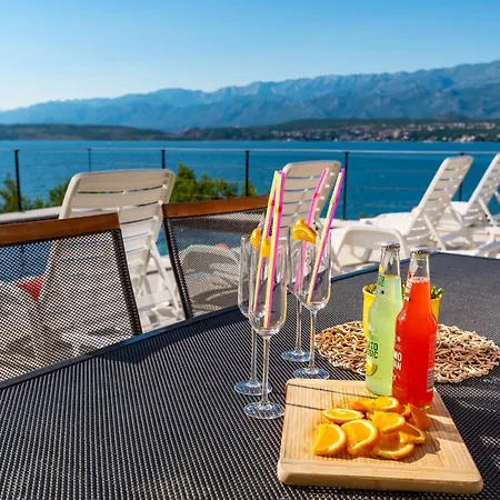 Ferienhaus Five-bedroom In Novigrad