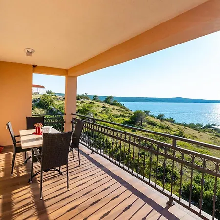 Five-bedroom In Novigrad Ferienhaus *