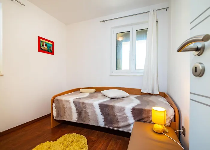 Five-bedroom In Novigrad Новиград-Далмация