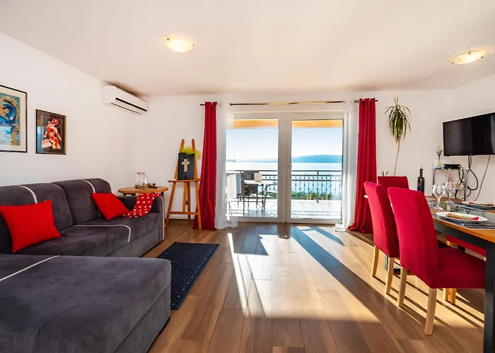 Five-bedroom In Novigrad Vikendica *