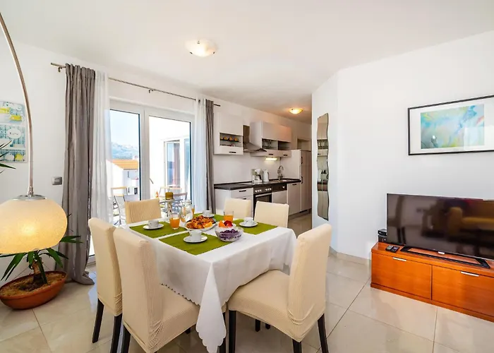 Five-bedroom In Novigrad