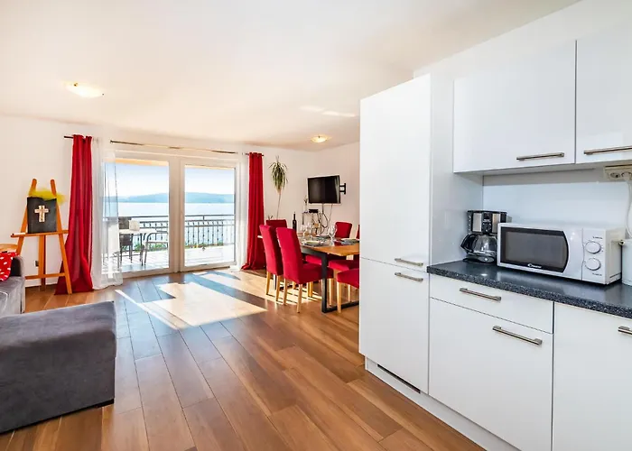 Five-bedroom In Novigrad Дом отдыха Новиград-Далмация