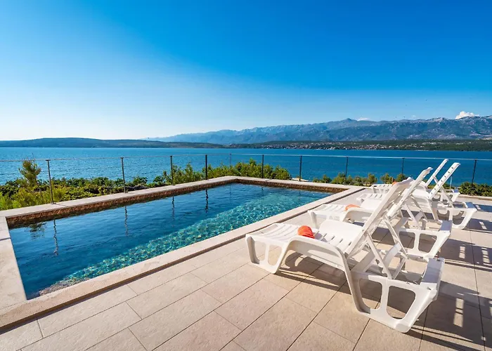 Дом отдыха Five-bedroom In Novigrad Новиград-Далмация