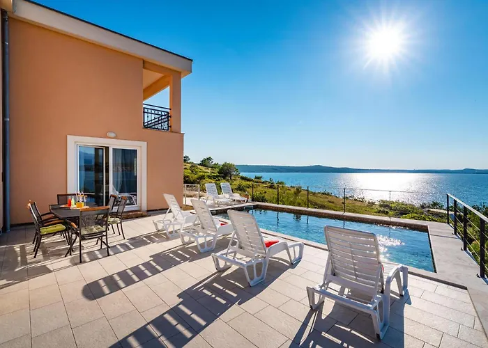 Five-bedroom In Novigrad * Новиград-Далмация