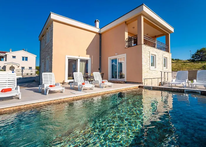 Five-bedroom In Novigrad Дом отдыха